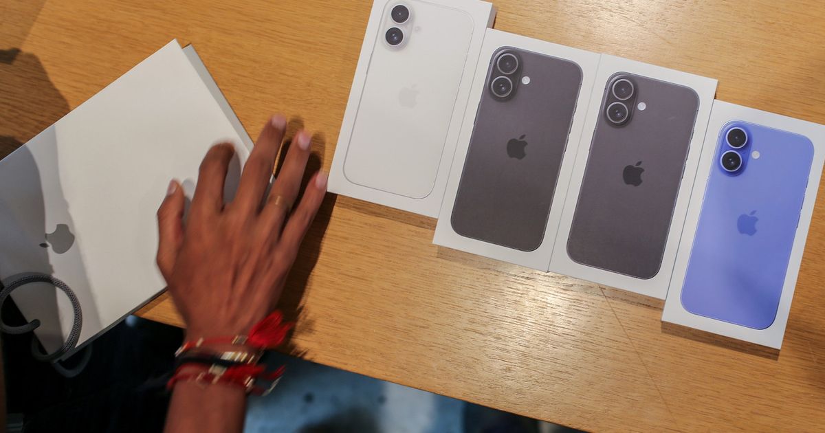 ‘IPhone’ components Study the conversion of the supply chain to India