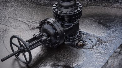 Oil prices retain their profits amid Trump’s pressure on Venezuela