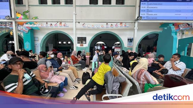 The reason they just went home to Lebaran: just got time off, lost the ticket war
