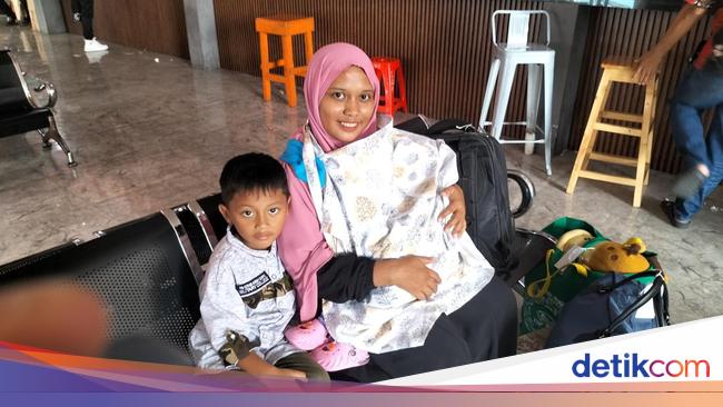 The story of the new citizens who go home H+4 Lebaran: Waiting for the rations of the children and grandchildren