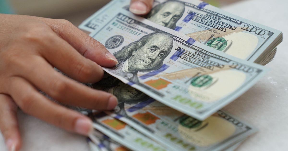 The dollar loses Trump’s profits due to customs duties
