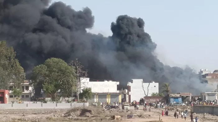 Fire fire on Haryana-Himachal border, 50 slums to ashes burned; Many torn cylinders, people in panic