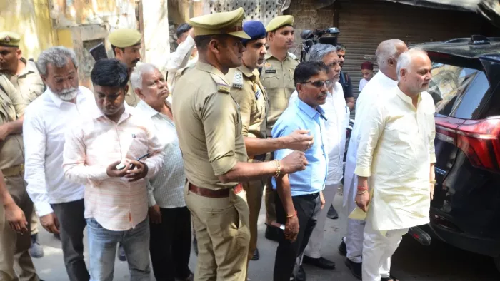 6 People are going to perform Havan in the Jama Masjid of Sambhal, police stopped and gave such an answer that Fly – six people who were going to perform Havan in Sambhal Jama Mashid police, stopped what they gave