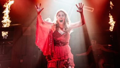 1 hand, 2 liters of blood, 75 penises: Within the special effects at teeth the musical