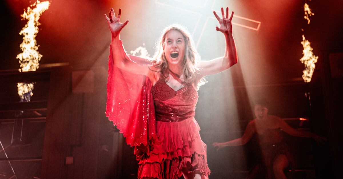 1 hand, 2 liters of blood, 75 penises: Within the special effects at teeth the musical