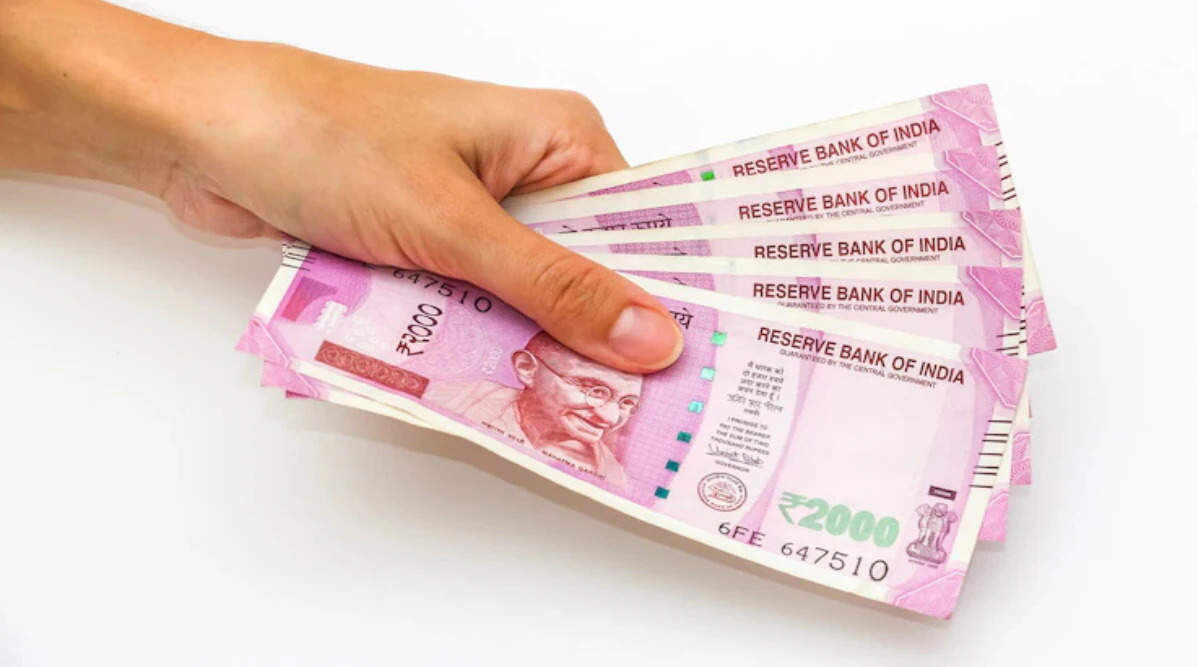 To fulfill the hobbies of his wife, a 30 lakhs loan taken from the bank, but could not pay the amount, you will tremble after knowing such a disgusting act with the woman in depression