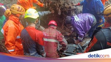 Landslide in Mojokerto, Ministry of Social Affairs helps to evacuate and establish a public kitchen