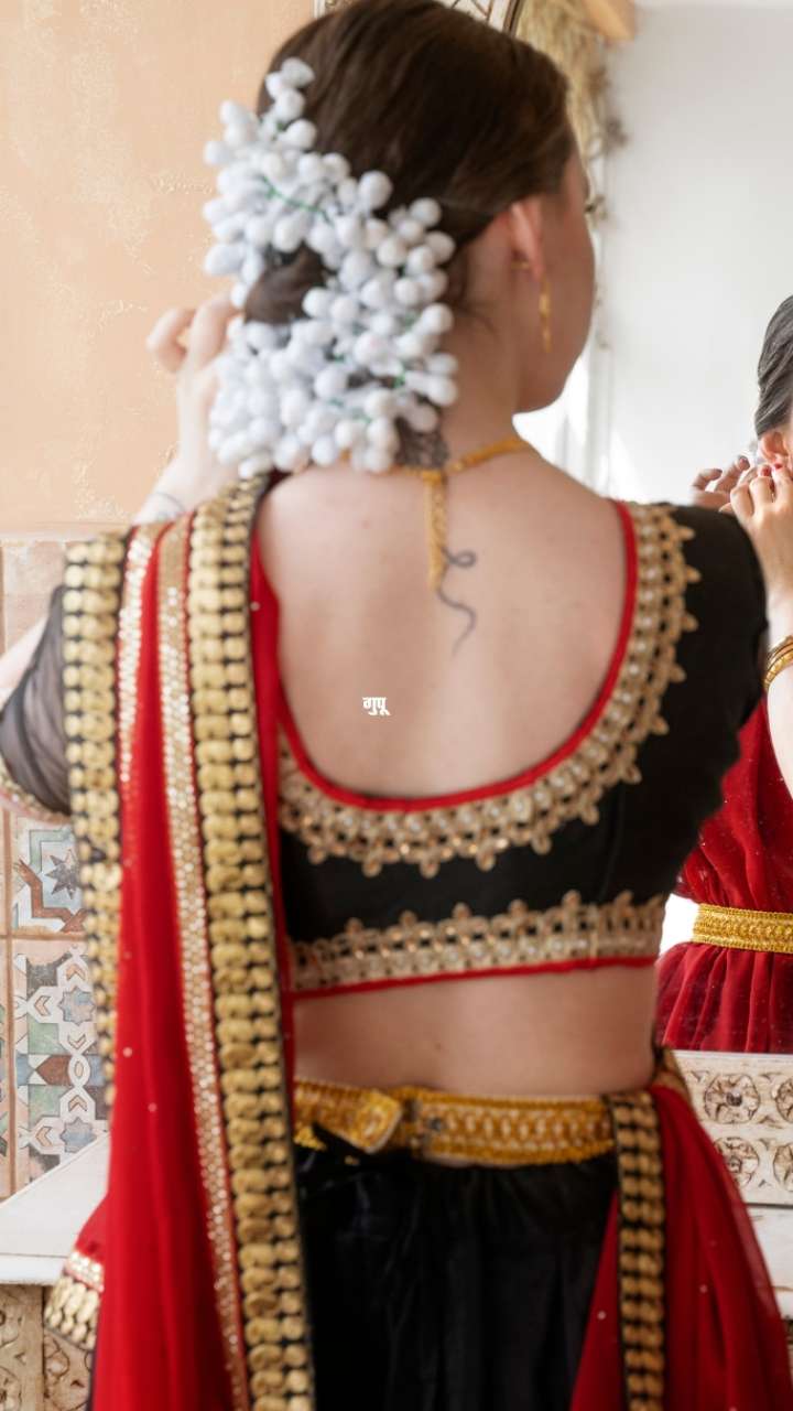 Blouse fits hacks: follow these hacks to fit a tight blouse