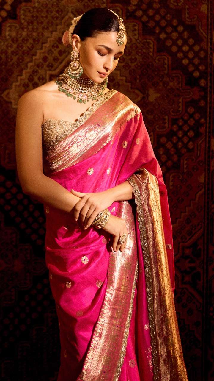 Shocking beauty in marriage try Alia’s Saris