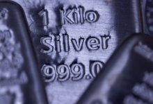 The silver market is under pressure with the exacerbation of the trade war