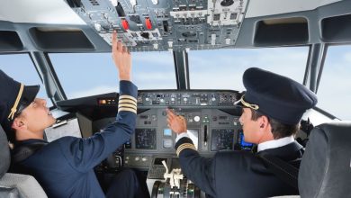 Why does the person next to the pilot put the first officer, why don’t you speak fellow pilots? Learn what is the reason!