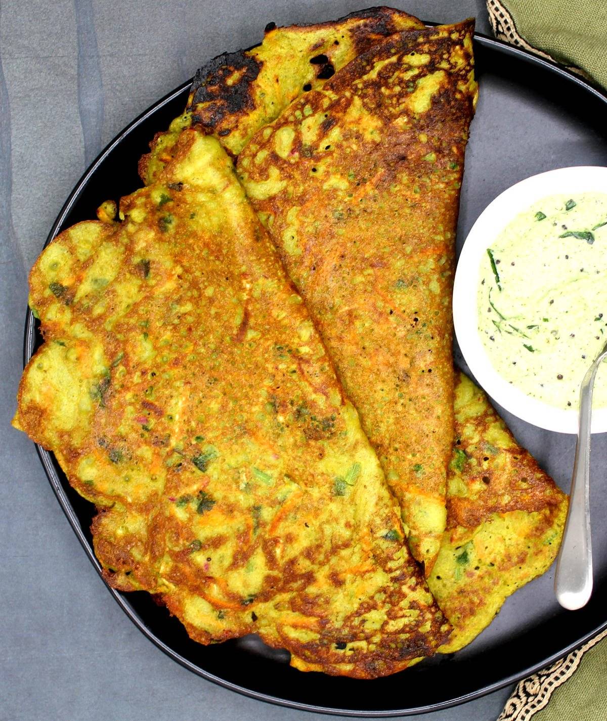Now you also make a sharp Moongdal Chila, you will get energy throughout the day