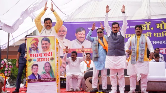 ‘Liquor ban has been implemented to maintain sacred expressions in religious cities’ People of the city have greeted CM Mohan Yadav in Datia – Liquor ban has been implemented to maintain the holiness in religious towns. People of the city welcomed CM Moha