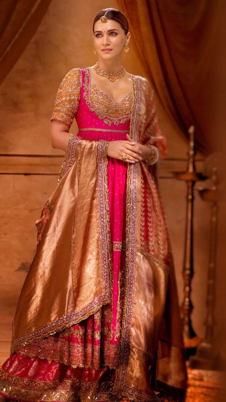 Wear traditional outfits of critics for stylish+royal appearance