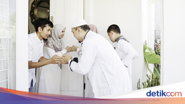 Hospitality or friendship, where is the right writing according to KBBI?