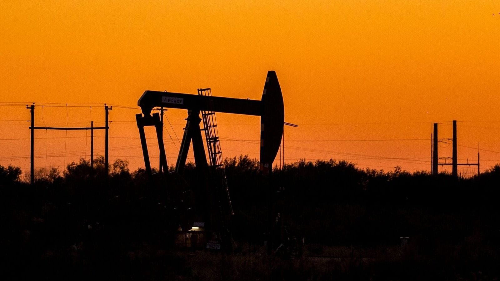 Goldman Sachs lowers the price goal of crude oil by 5.5% amid tariffs to Brent, WTI hit four years low on OPEC+ Supply | Einsmark news