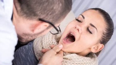 Learn the causes of sore throat with photos