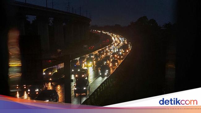 Eid -back flow, a number of tolls of the Cipularang towards Jakarta