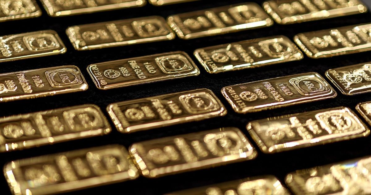 How does the gold market handle standard levels in Egypt?