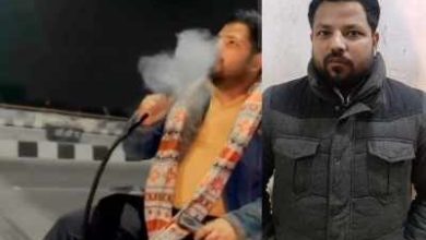 Ghaziabad: A video of a young man drinking a hookah sitting on the bonnet of a car has become viral, and police allegations for monitoring hollow