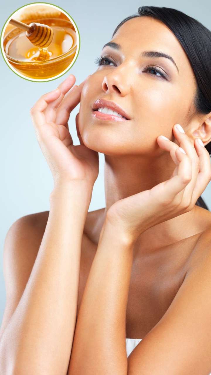 What happens by applying honey on the face on a daily basis?