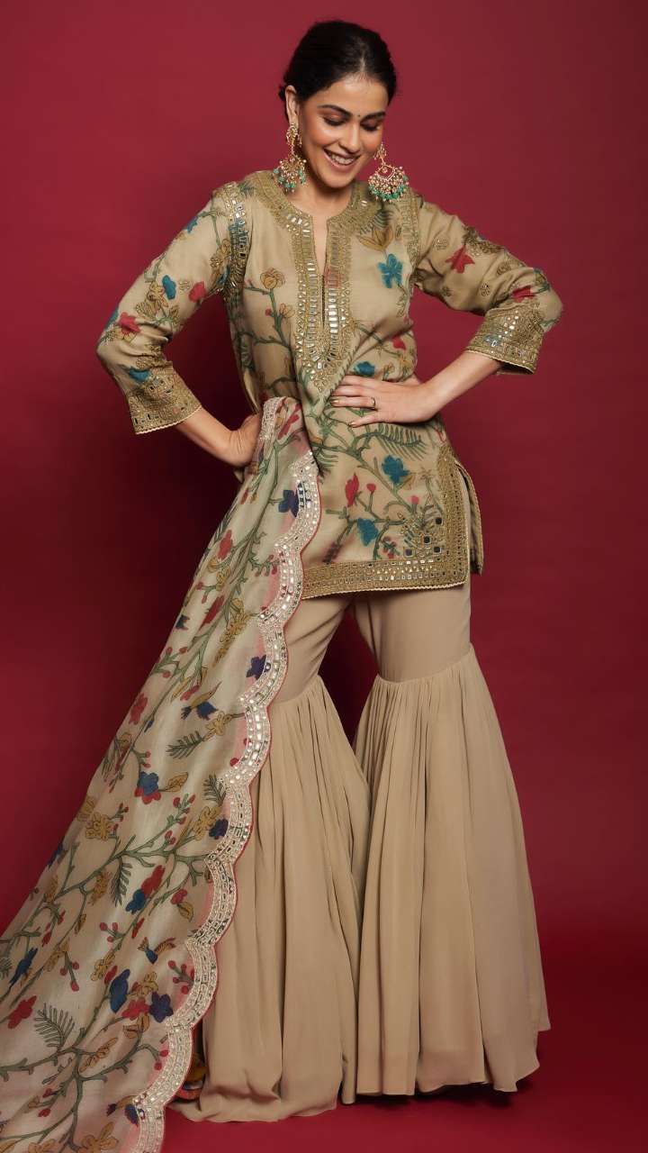 Bride’s sister will be fed to the bride’s sister, wearing this glorious Dressure of Genelia