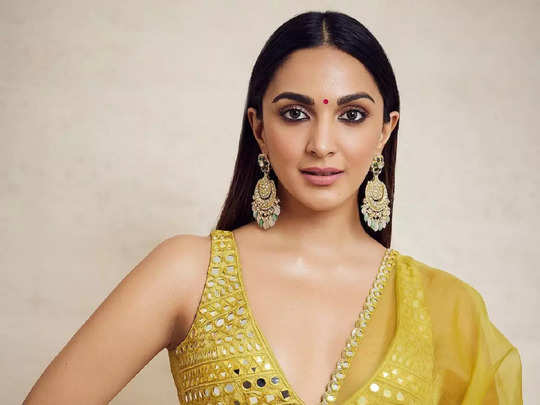 In happy new year 2023, know about child teacher to ticket sellers, your favorite Bollywood stars
