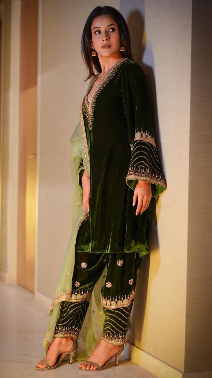 Mahashivratri: Wear these suits of Shahnaz Gill will be seen nicely in worship
