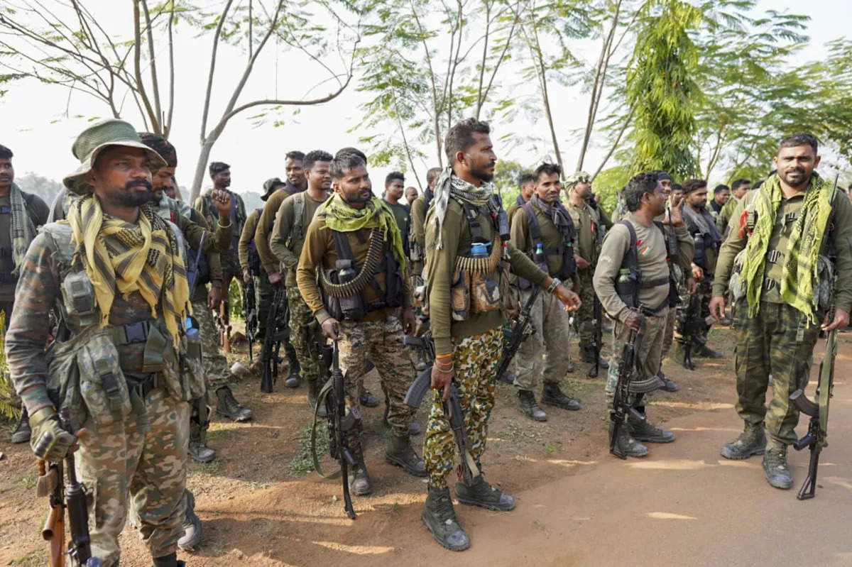 25 lakh rupees woman naxalite killed in encounter, and encounter continues