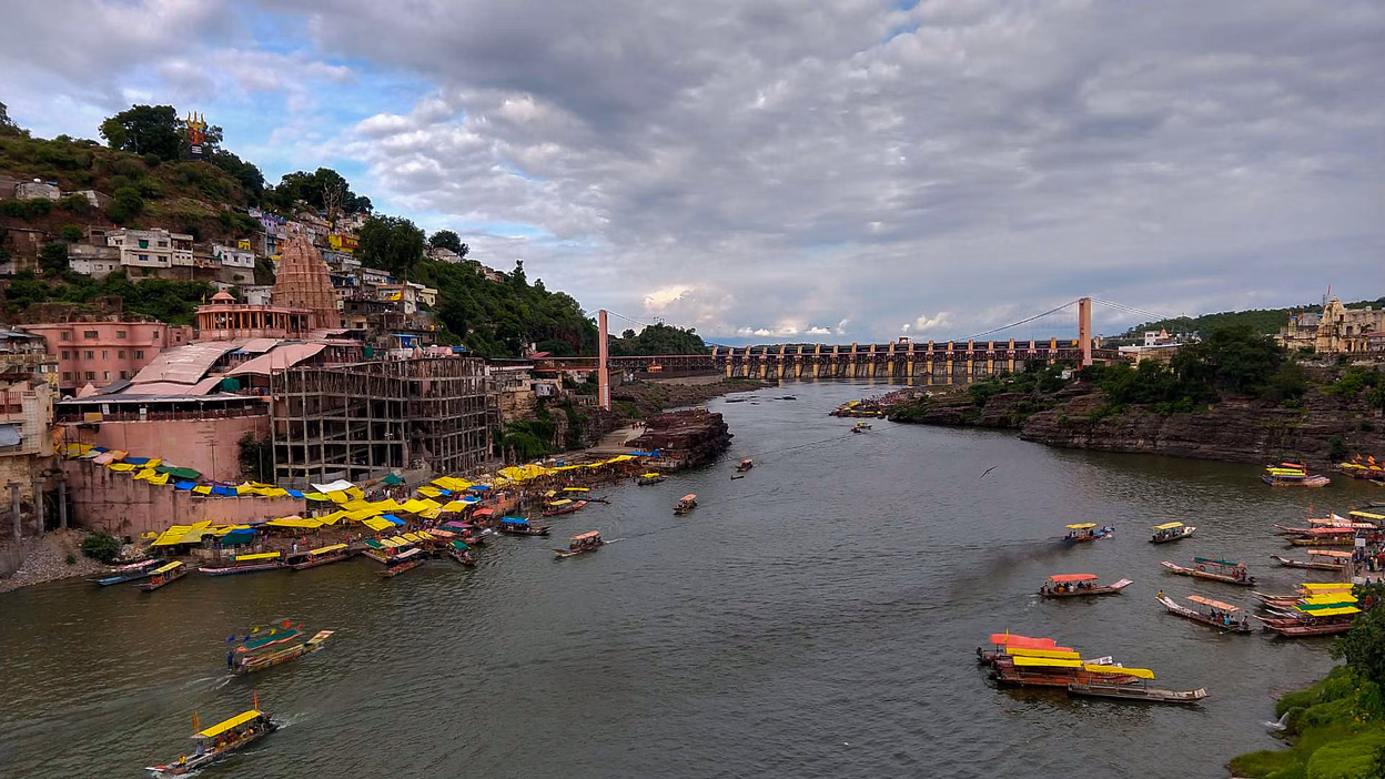 After all, why are the houses built here in vomiting tourists, from far and wide?