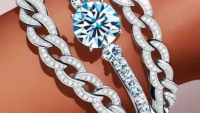 Give this beautiful silver bracelet to girlfriends on Valentine’s Day