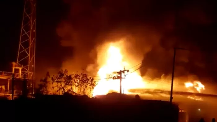 Fire burns in the chemical factory of haridwar, many fire trucks on the spot; An injured – massive fire engulfed chemical factory in haridwar ibrahimpur village one injured firefighting ops going on