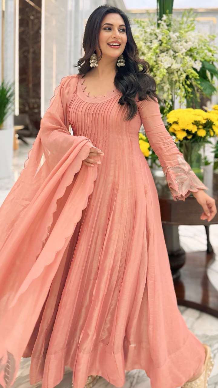 Mahashivratri 2025: Wear these suits of Divyanka in -Laws, Beauty Fairy