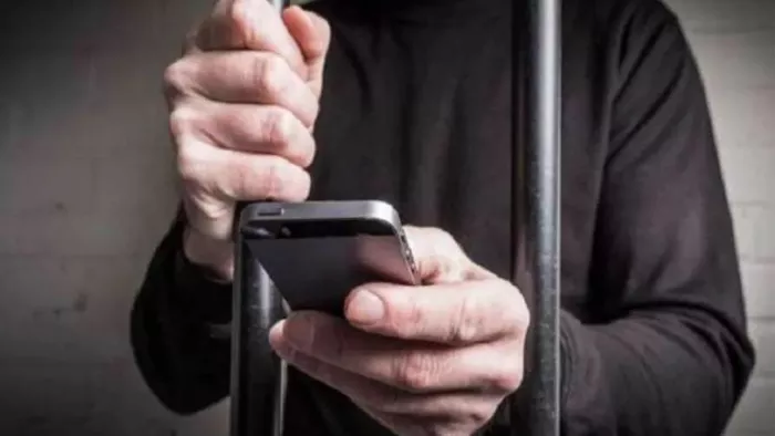 Patna: How did the cellphone come in the turn? Trapped using 2 hours use, notorious criminal ravi gop caugt using a mobile phone in turn