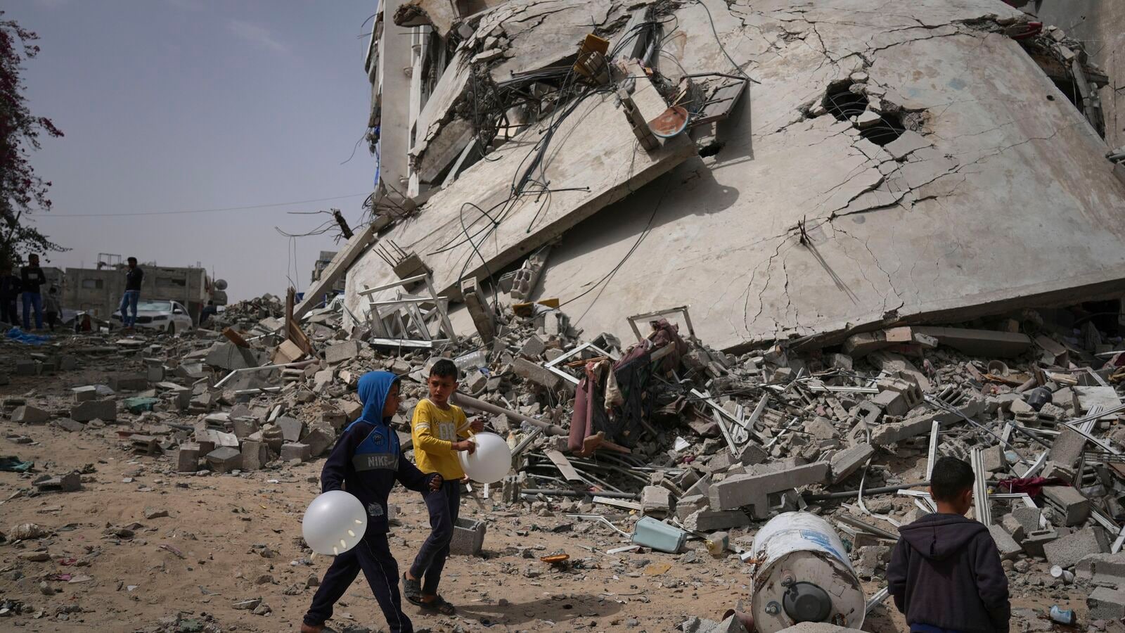 Israeli strikes on Gaza since the morning dead 39, including women and children: Report | Today news