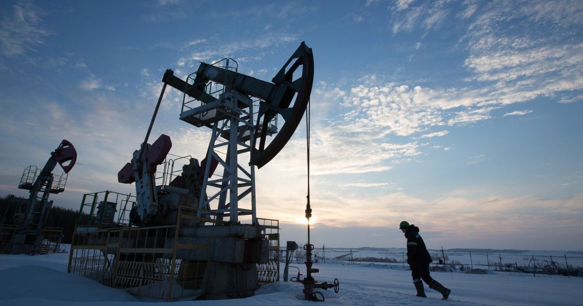 Russia: The oil market is “full of fluctuations and tension” and the rough price approaches $ 50