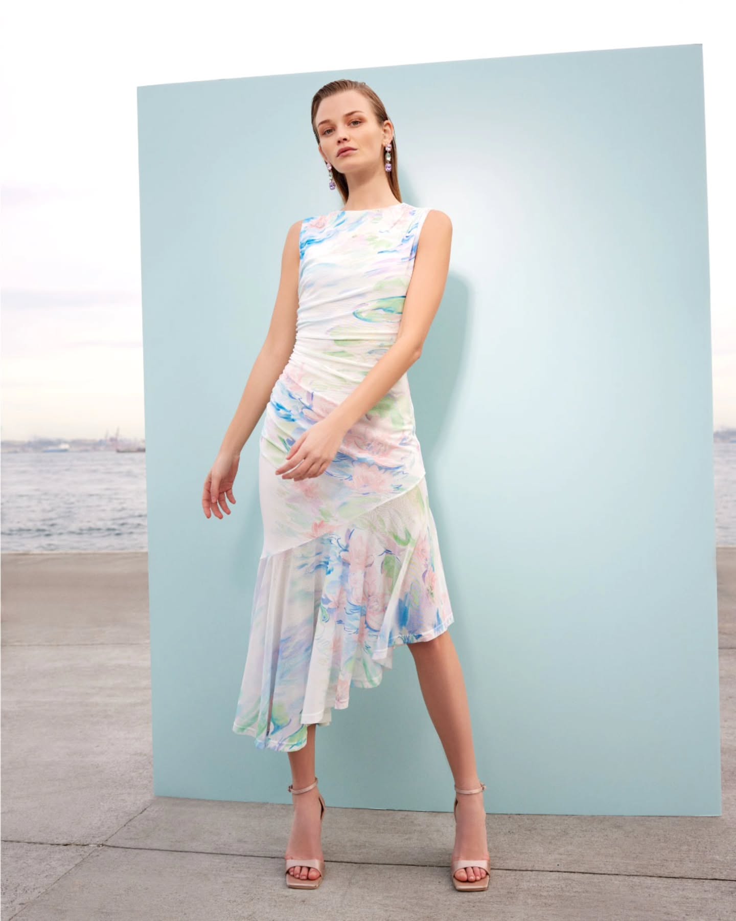 فستان عصري مصمم لأناقة يومية A chic, modern dress designed for everyday elegan… – ryan