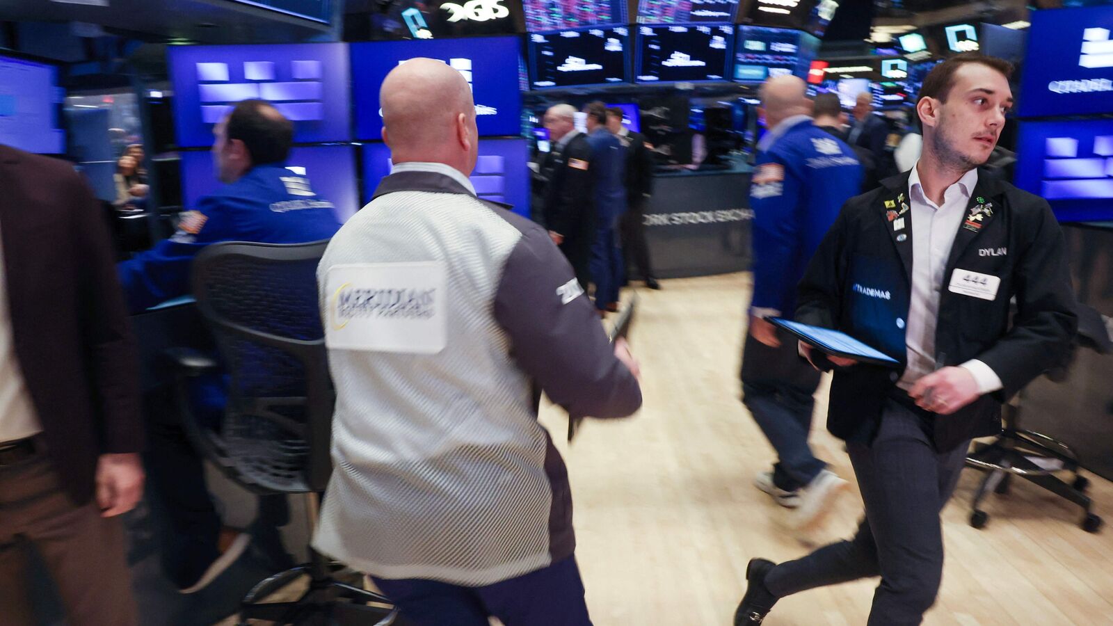 Wall Street Wobbles while S&P 500 flirts with Bear Market: Understanding the Bear Market Buzz | Einsmark news