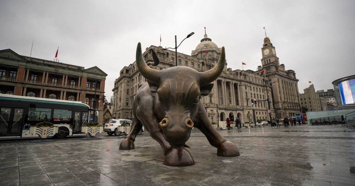 Chinese stocks fall and the returns of bonds approach a historic bottom