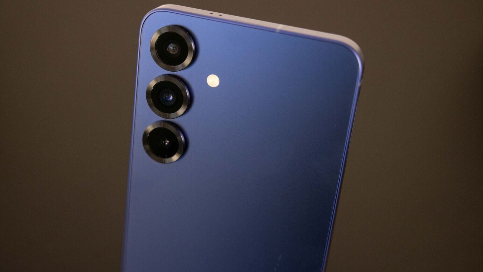 Samsung Galaxy S25 Edge appears online before launching: Specifications, pricing and colors mint