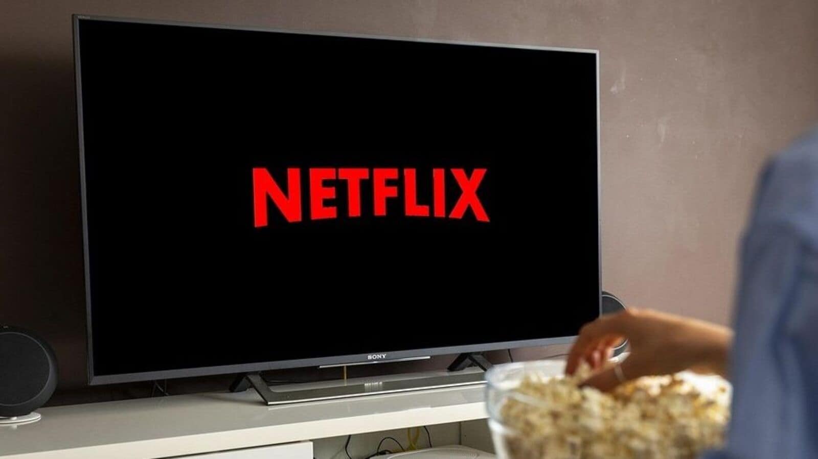 Netflix users in the UK may face £ 1 Lakh well for watching a new live show without TV license: Report | Mint