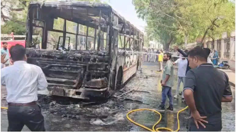 A sudden fire broke out in a city bus running on the road in Kota, 15 to 20 passengers sat inside