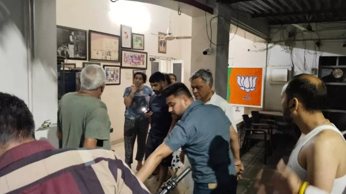Punjab: BJP leader Manoranjan Kalia’s House e -rickshaw Riding Youths has thrown explosives, police -pomegranate attack that is believed to be at BJP leader Manoranjan Kalia House in Jalandhar’s series of Blassts Shake Punjab, presumably