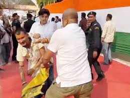 Heavy Ruckus in Rahul Gandhi’s program clashed the congressional workers among themselves, fiercely assault