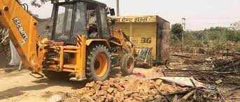 Moradabad Ramganga next to the metal factories, Thunder Mda, also had the government team a light protest during the illegal construction
