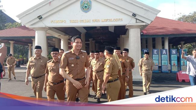 Indramayu Regent Lucky Hakim led ASN Apple to a holiday to Japan