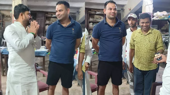 Lalu’s son Tej Pratap reached the police station after midnight, told Sho – Tej Pratap Yadav visits the police station in half a pants.