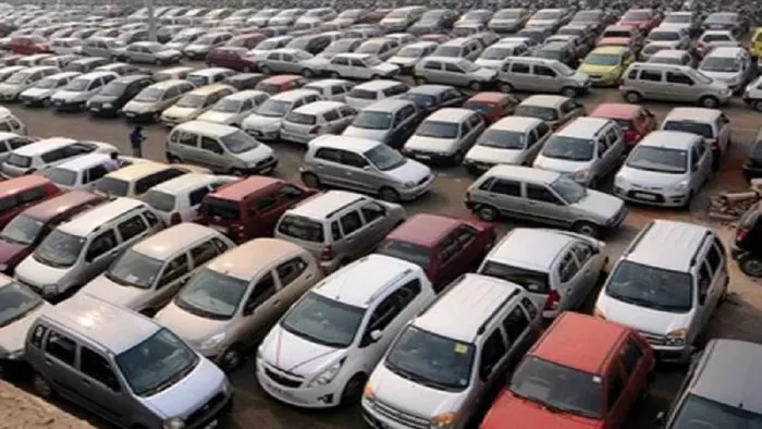Parking fees in Ghaziabad became expensive, 12 not charged for six hours now