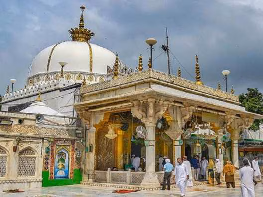 Are some evil spirits captured in the walls of Ajmer Sharif? The oldest and creepy truth to know in 3 minutes video