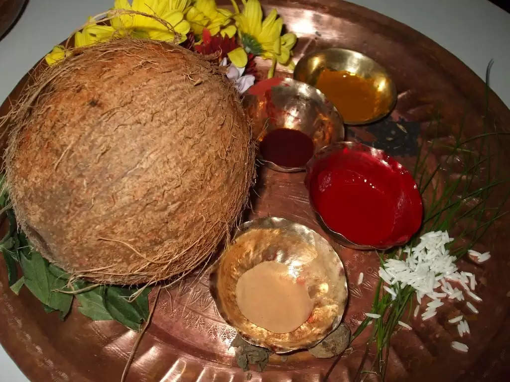 Offer these things to maa lakshmi on the first day of the new year, the rain of money will be through the year